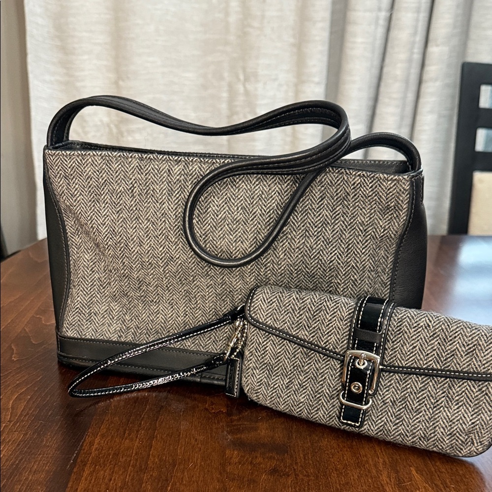 Coach Bleeker USA 1999 Wool exterior and plaid interior Navy Blue leather
